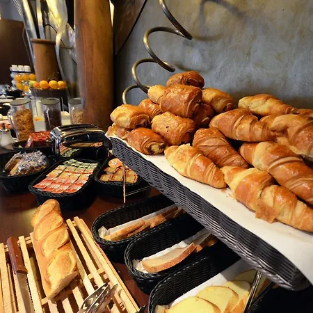 Hotel Kyriad Est Mirande