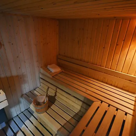 Kyriad Est Mirande Hotel