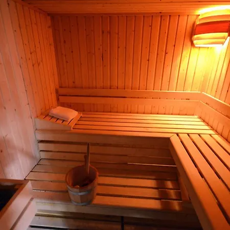 Kyriad Est Mirande 3* Dijon