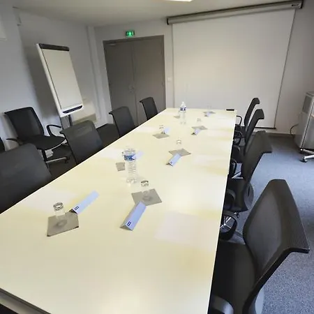 Hotel Kyriad Est Mirande