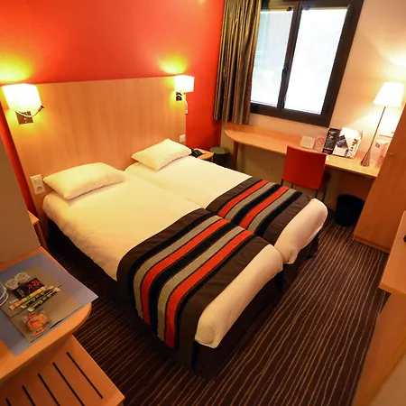 Hotell Kyriad Est Mirande