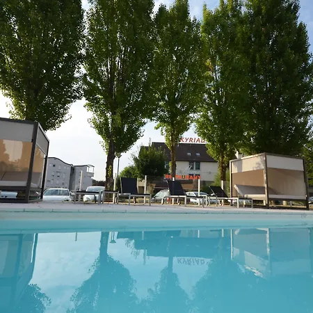 Kyriad Est Mirande Hotel 3*