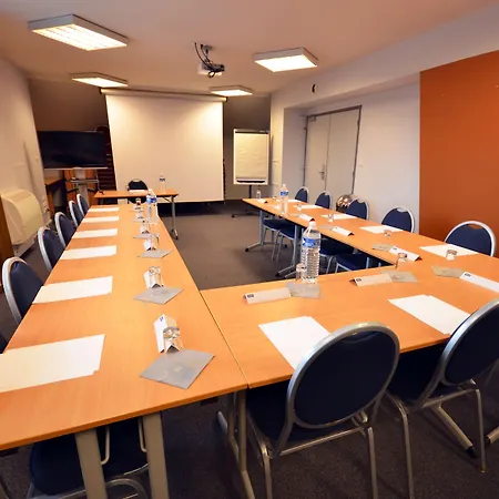 Ξενοδοχείο Kyriad Est Mirande 3*