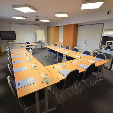 Hotel Kyriad Est Mirande Dijon