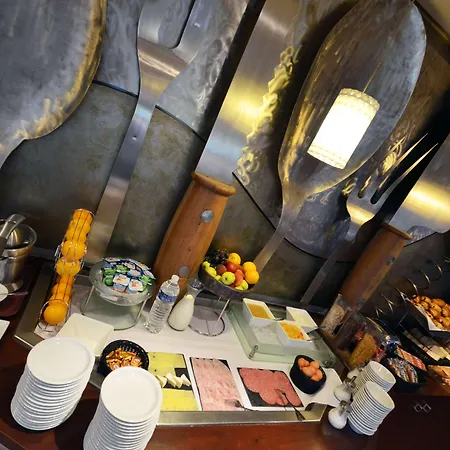 Hotell Kyriad Est Mirande 3*