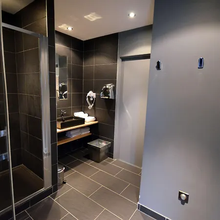 Kyriad Est Mirande Hotel Dijon