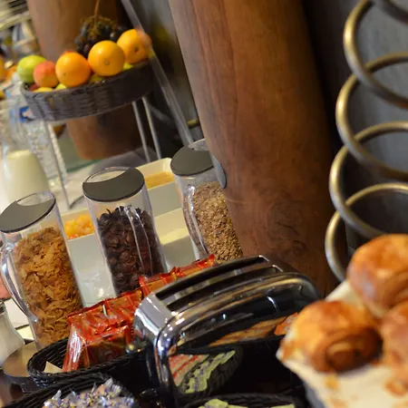 Hotell Kyriad Est Mirande 3*