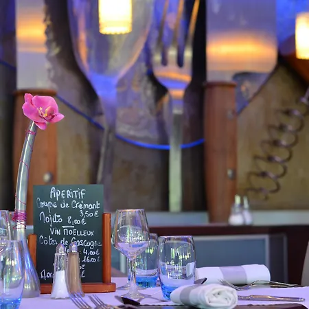 Kyriad Est Mirande 3* דיז'ון