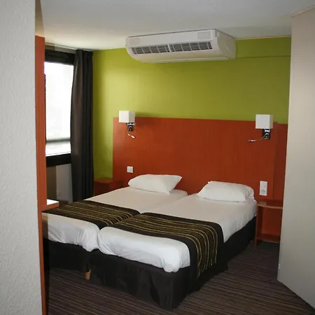 Kyriad Est Mirande Hotel 3*