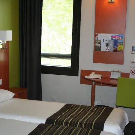 Hotell Kyriad Est Mirande
