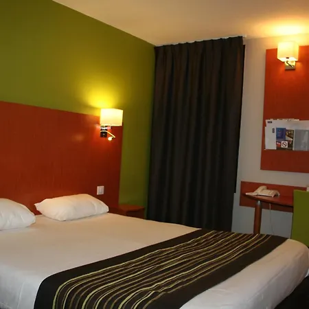 Kyriad Est Mirande Hotel 3*