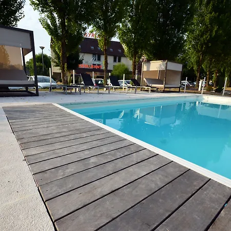 Hotell Kyriad Est Mirande