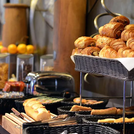 Hotell Kyriad Est Mirande