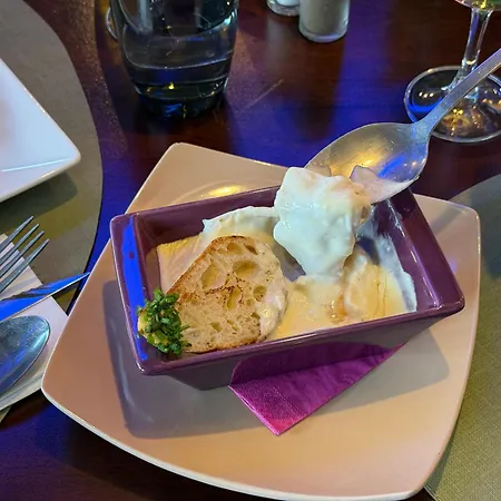 מלון Kyriad Est Mirande