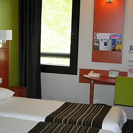 Kyriad Est Mirande Hotel 3*