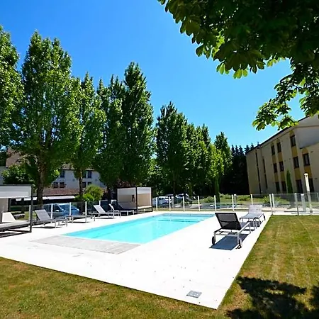 Kyriad Est Mirande Hotel 3*