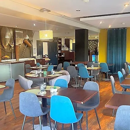 Kyriad Est Mirande Hotel Dijon
