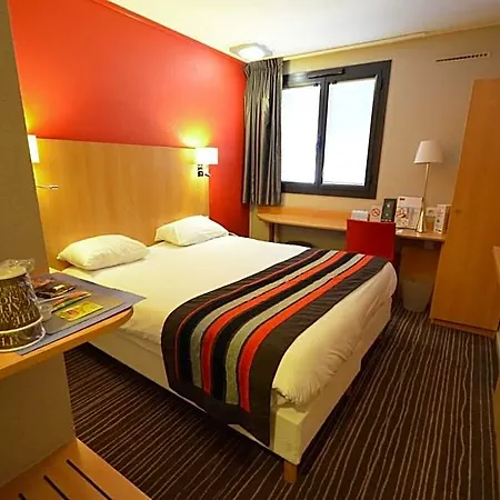 Kyriad Est Mirande Hotel Dijon