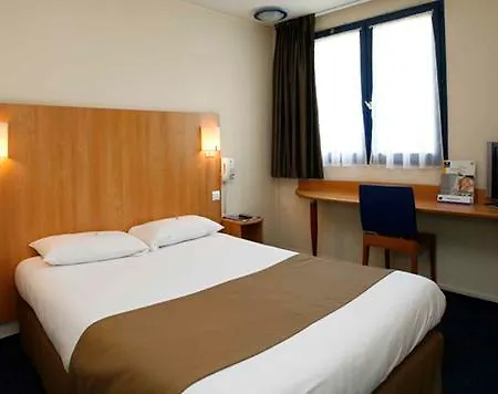 Kyriad Est Mirande Dijon