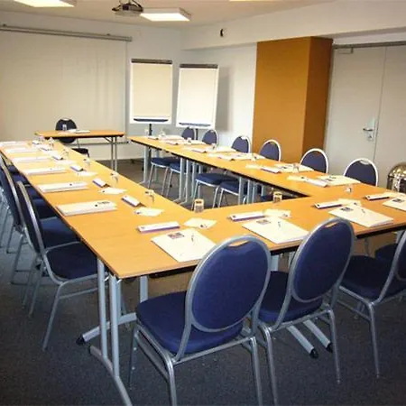 Hotel Kyriad Est Mirande 3*