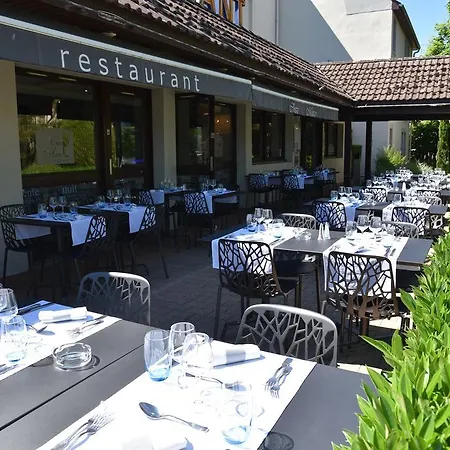 Kyriad Est Mirande Dijon