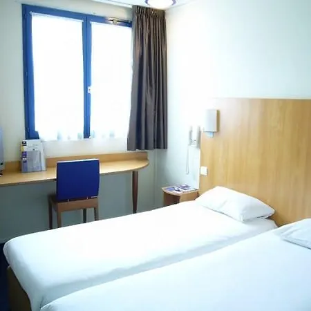 Kyriad Est Mirande Hotell Dijon