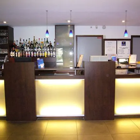 Hotell Kyriad Est Mirande Dijon