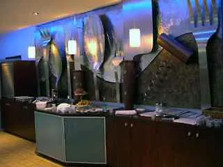 Hotell Kyriad Est Mirande