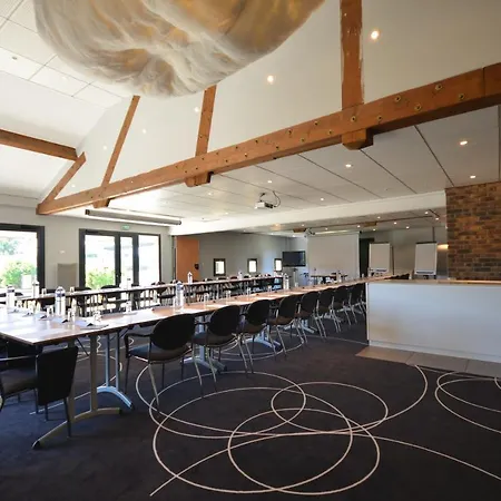 Kyriad Est Mirande Hotel 3*