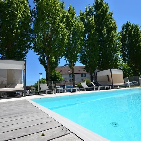 Kyriad Est Mirande Hotel 3*