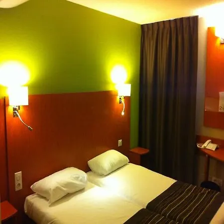 Kyriad Est Mirande 3* Dijon