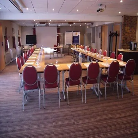 Kyriad Est Mirande Dijon