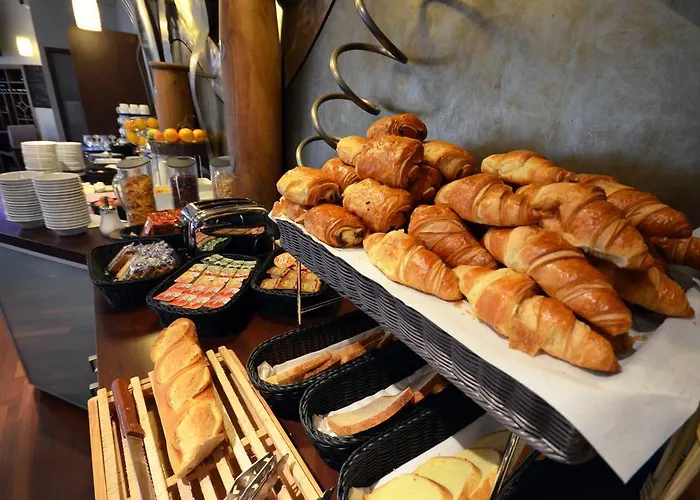 Hotel Kyriad Est Mirande