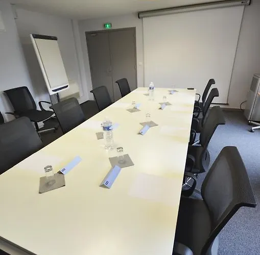 Hotel Kyriad Est Mirande