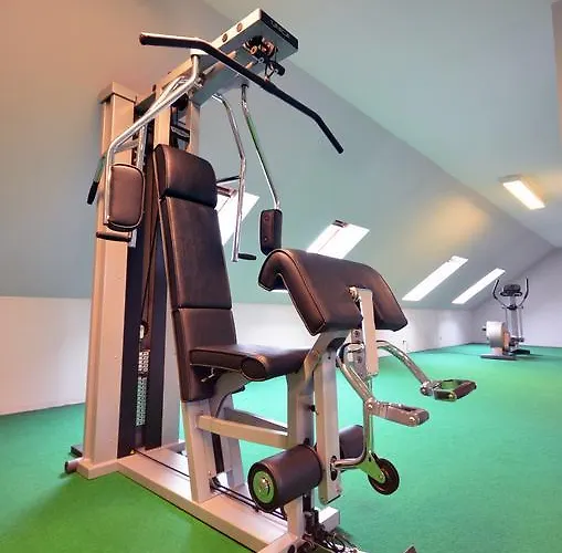 Kyriad Est Mirande 3*