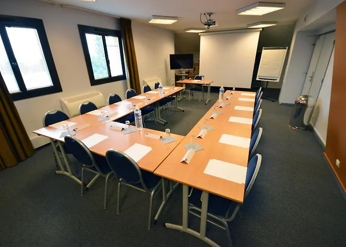 Kyriad Est Mirande Hotel Dijon