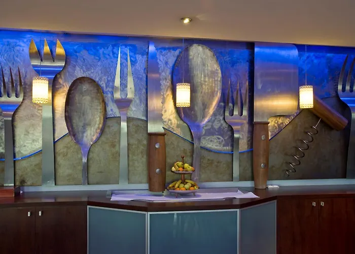 Kyriad Est Mirande Hotel