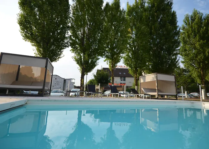 Kyriad Est Mirande Hotel 3*