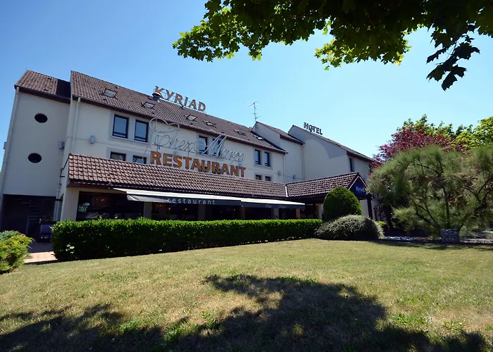 Kyriad Est Mirande Dijon