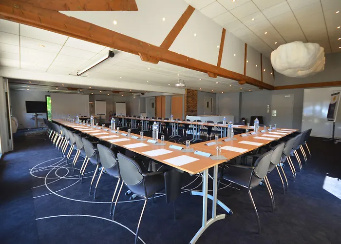 Kyriad Est Mirande Hotel 3*