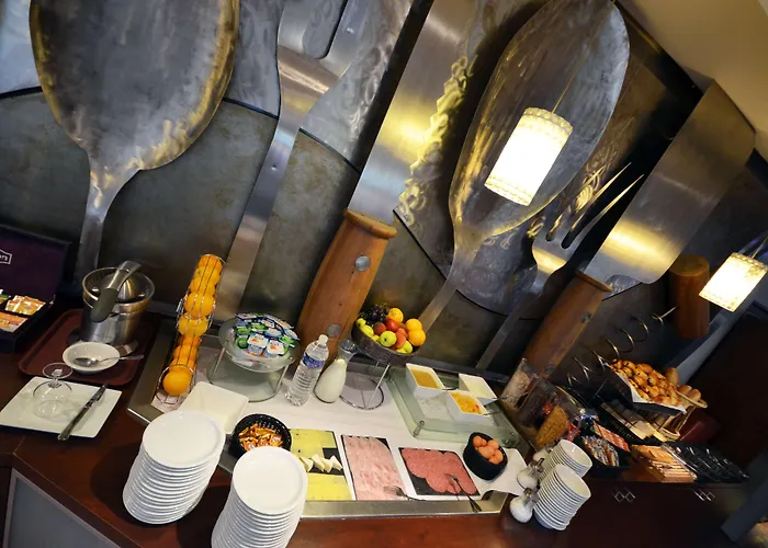 Hotel Kyriad Est Mirande 3*