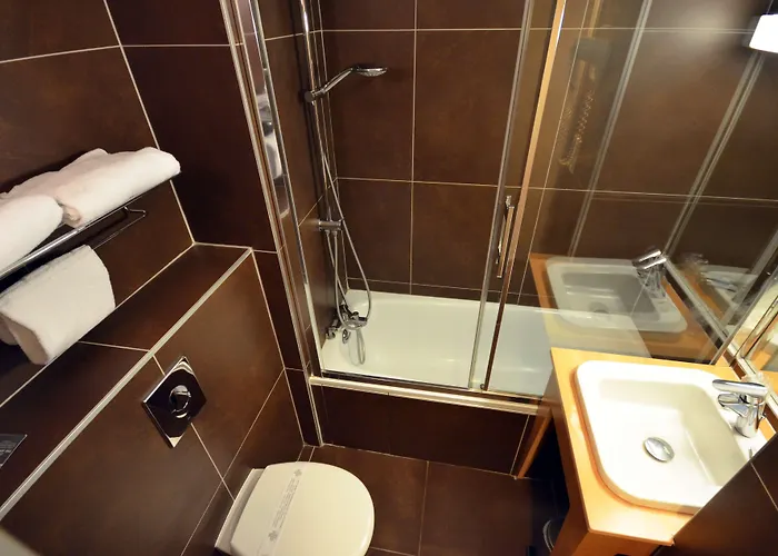 Kyriad Est Mirande 3* Dijon