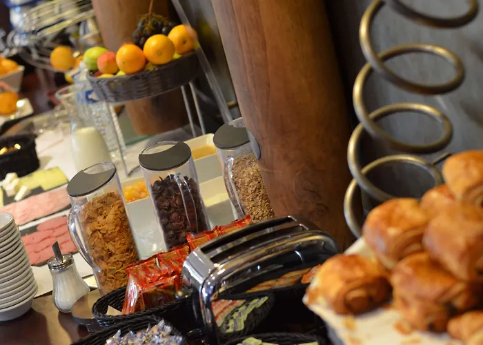 Hotel Kyriad Est Mirande 3*