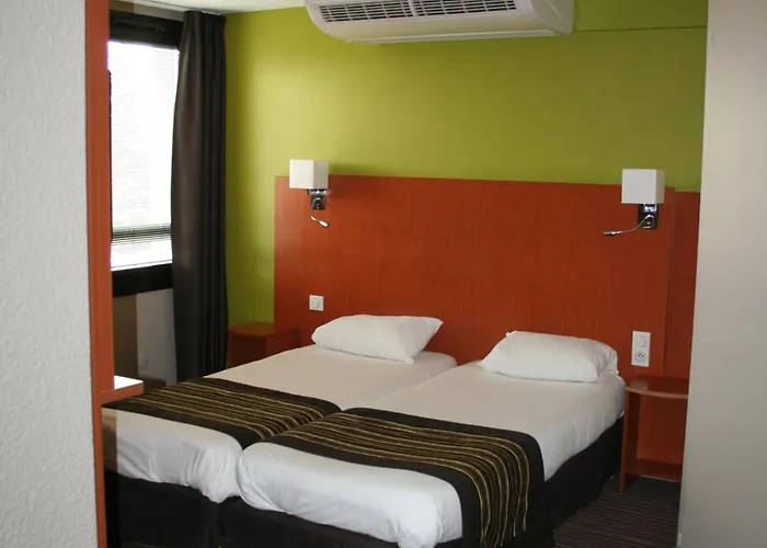 Kyriad Est Mirande Hotel 3*