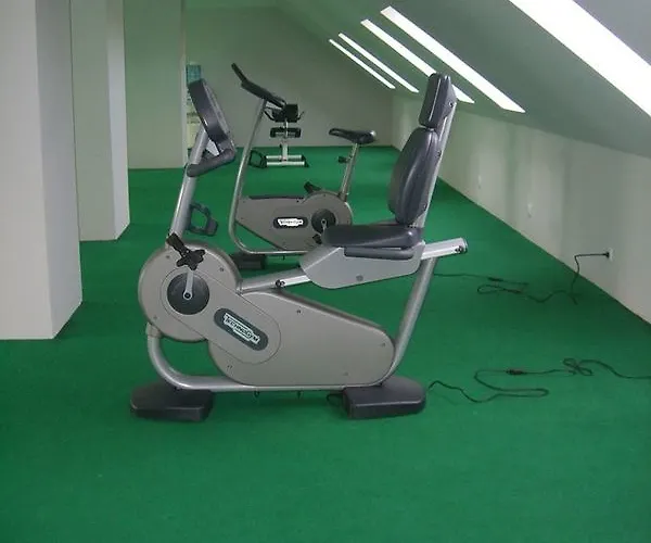 Kyriad Est Mirande Hotel 3*