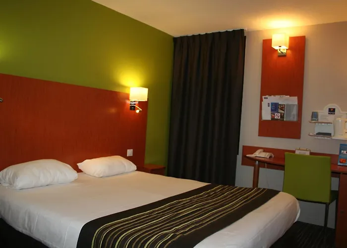 Kyriad Est Mirande Hotel 3*