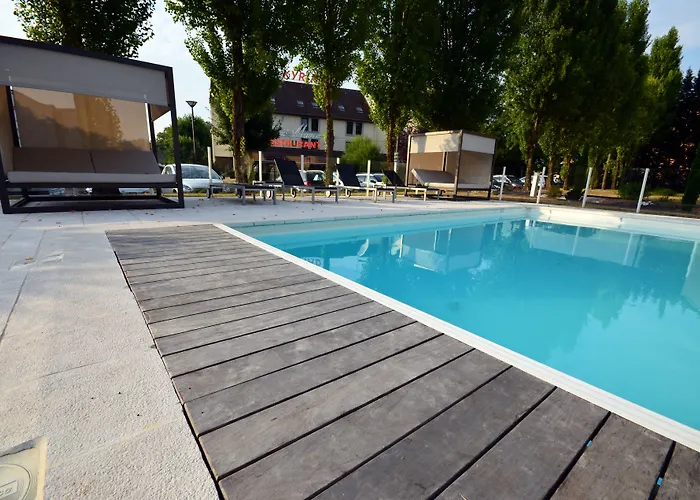 Hotel Kyriad Est Mirande