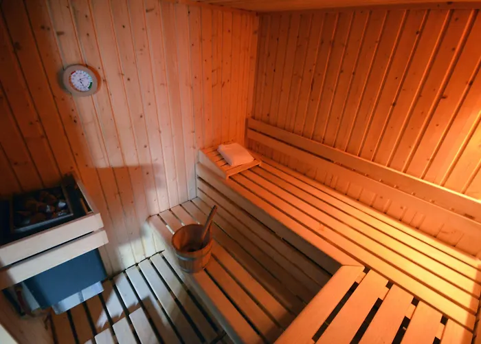 Kyriad Est Mirande Dijon