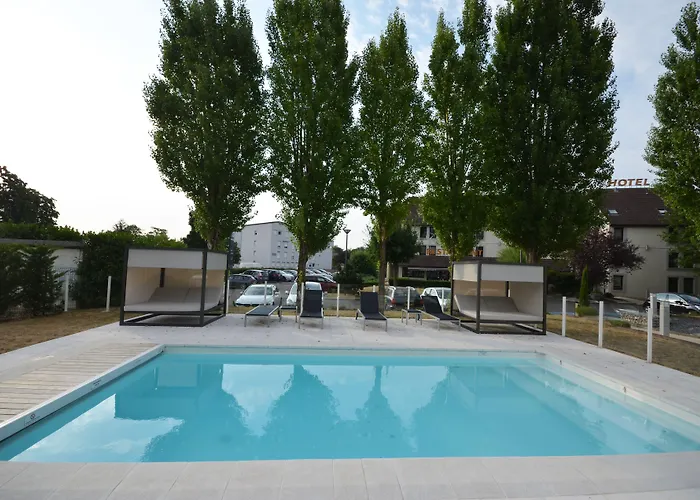 Hotel Kyriad Est Mirande 3*