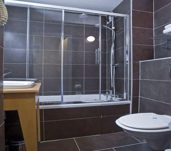 Hotel Kyriad Est Mirande